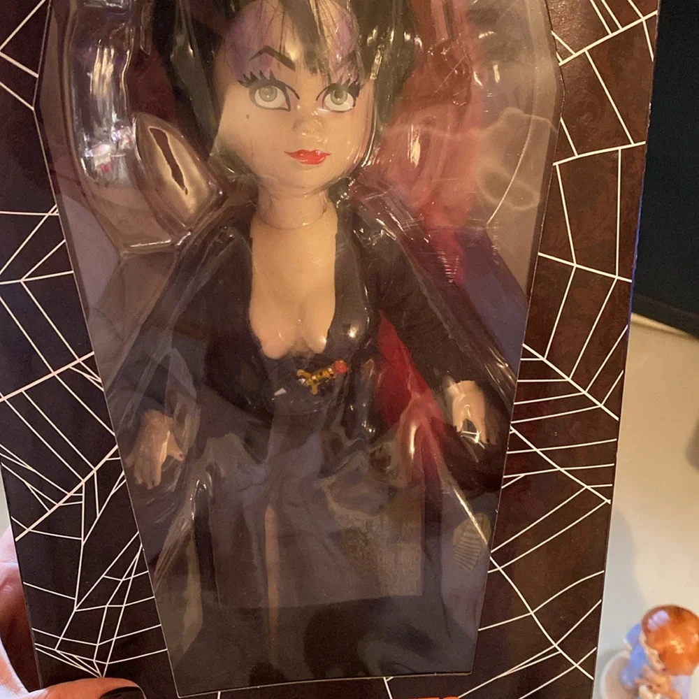 Living Dead Dolls Elvira Mistress of the Dark